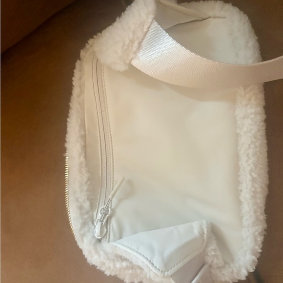 Lululemon everywhere belt bag large 1L white and gold Sherpa bag Lululemon everywhere belt bag large 1L white and gold Sherpa bag